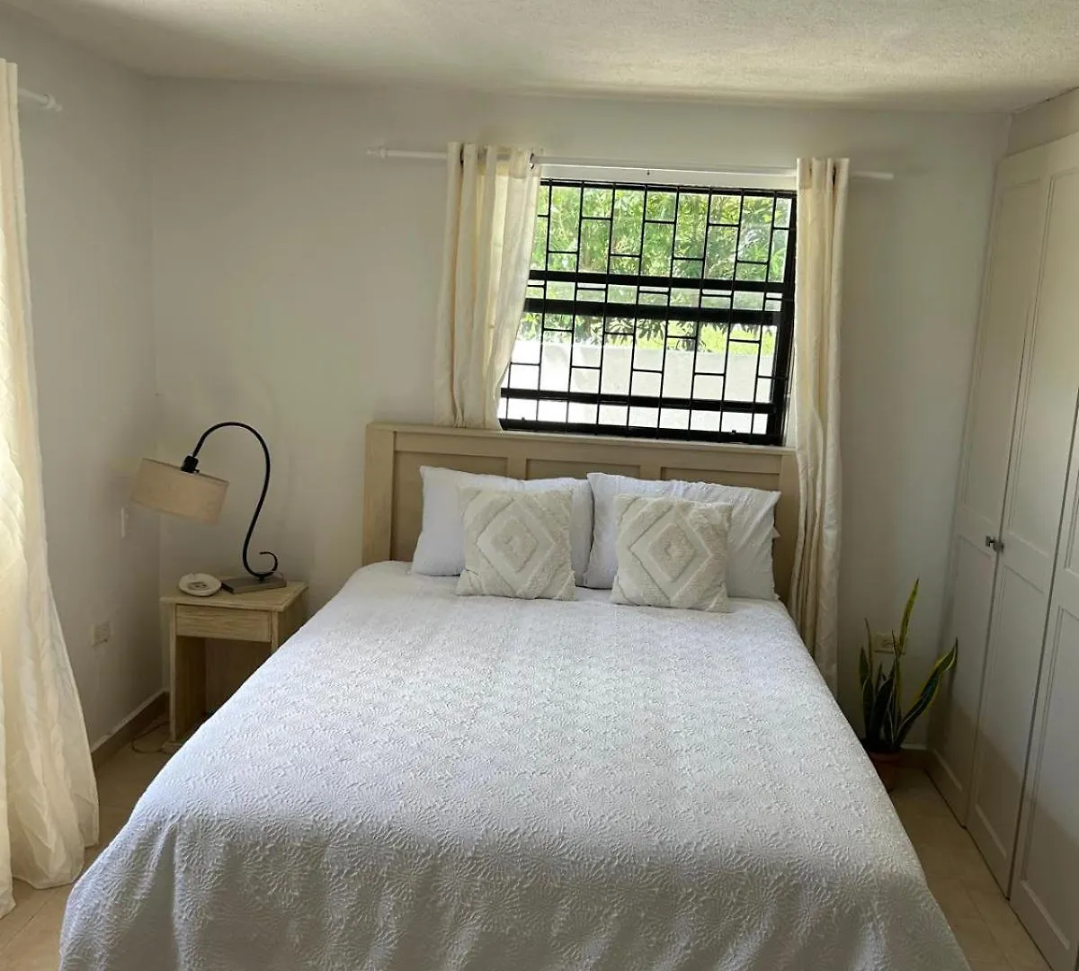 Lux Rentals كرايست تشيرش 0*,